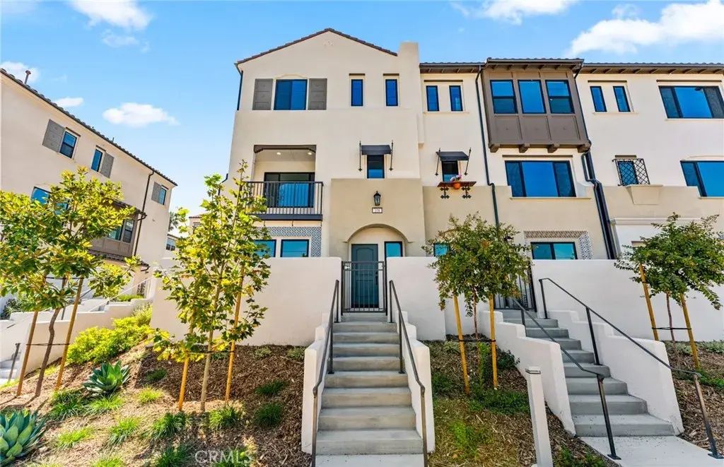 108 Pickwick Lane Court, Burbank
