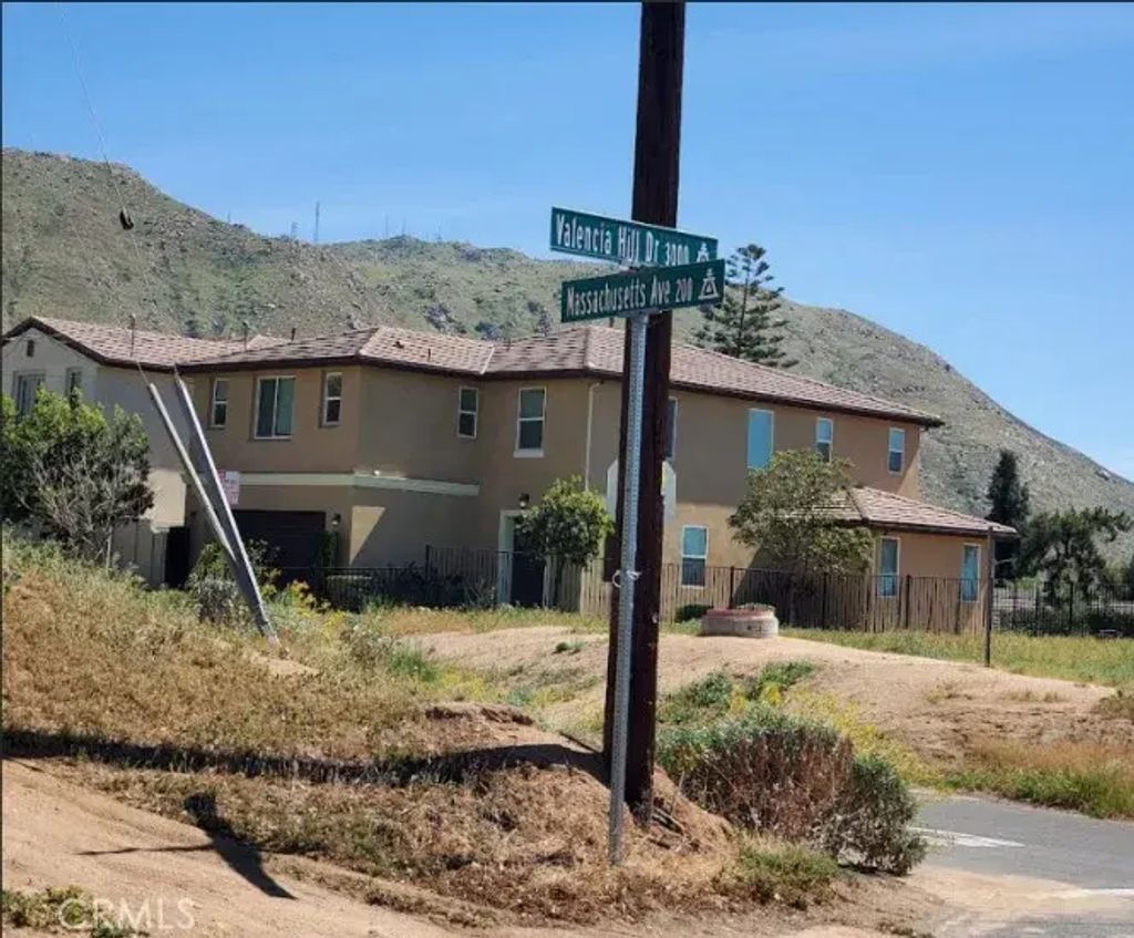 3000 Valencia Hill Dr., Riverside