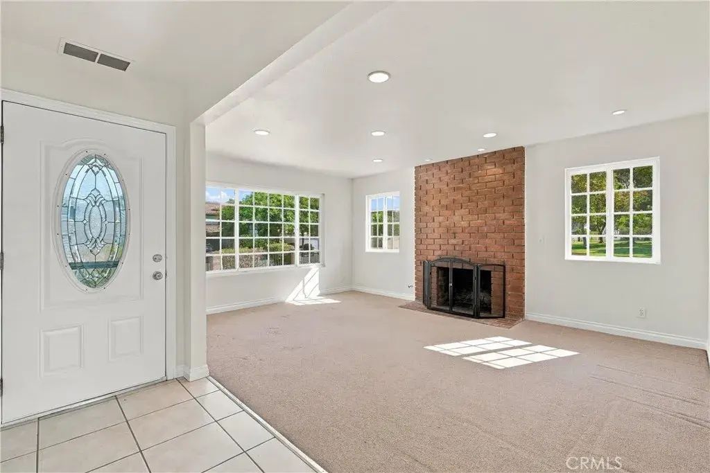6912 Tahiti, Cypress