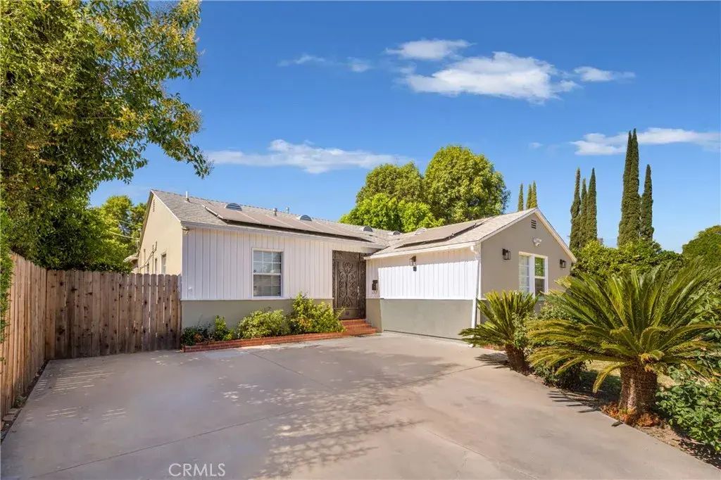 19422 Welby, Reseda