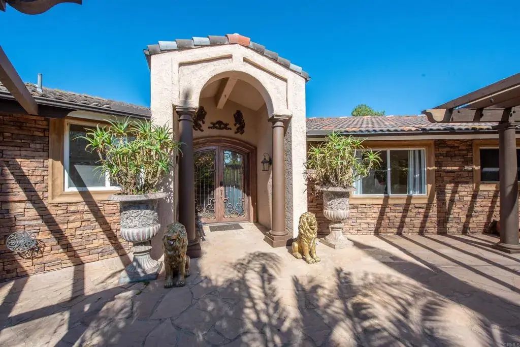 2715 S Centre City Parkway, Escondido