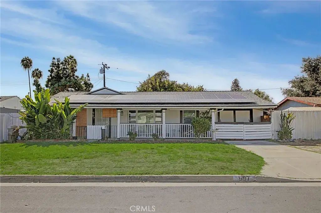 907 S Danehurst, Glendora