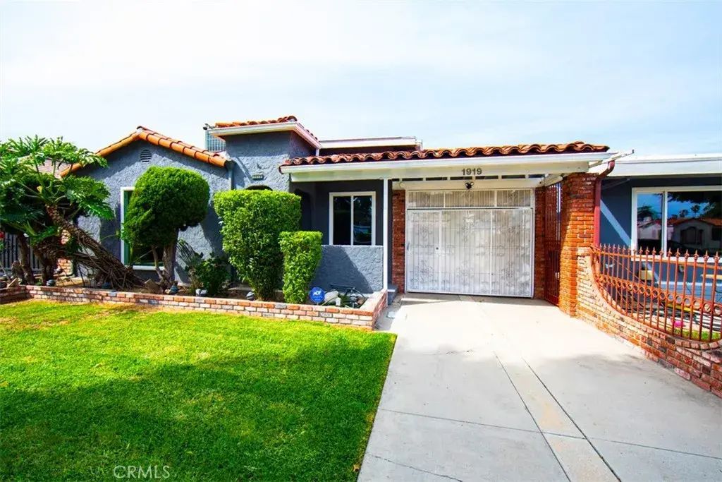1919 W 82nd, Los Angeles
