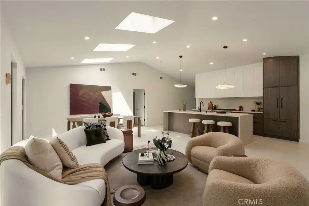 6132 W 82nd, Los Angeles