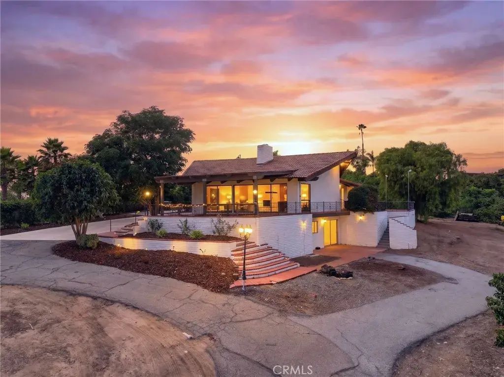 2801 E Mission Road, Fallbrook