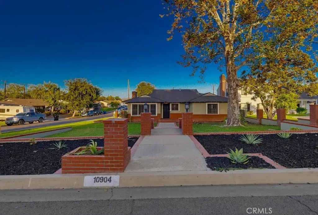 10904 La Mirada Boulevard, Whittier