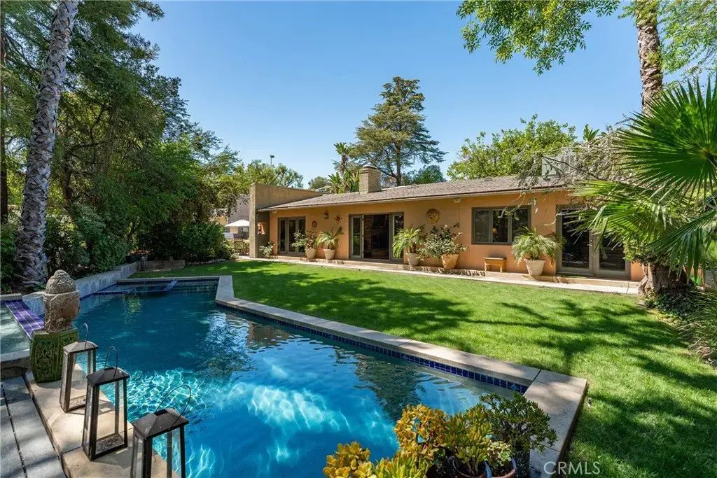 4956 Hood Drive, Woodland Hills