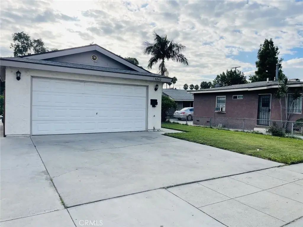5242 Linden Avenue, Long Beach