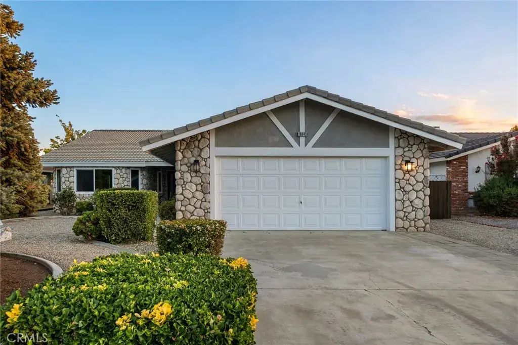 18043 Sunburst, Victorville