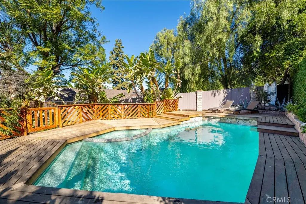 22540 Cass Avenue, Woodland Hills