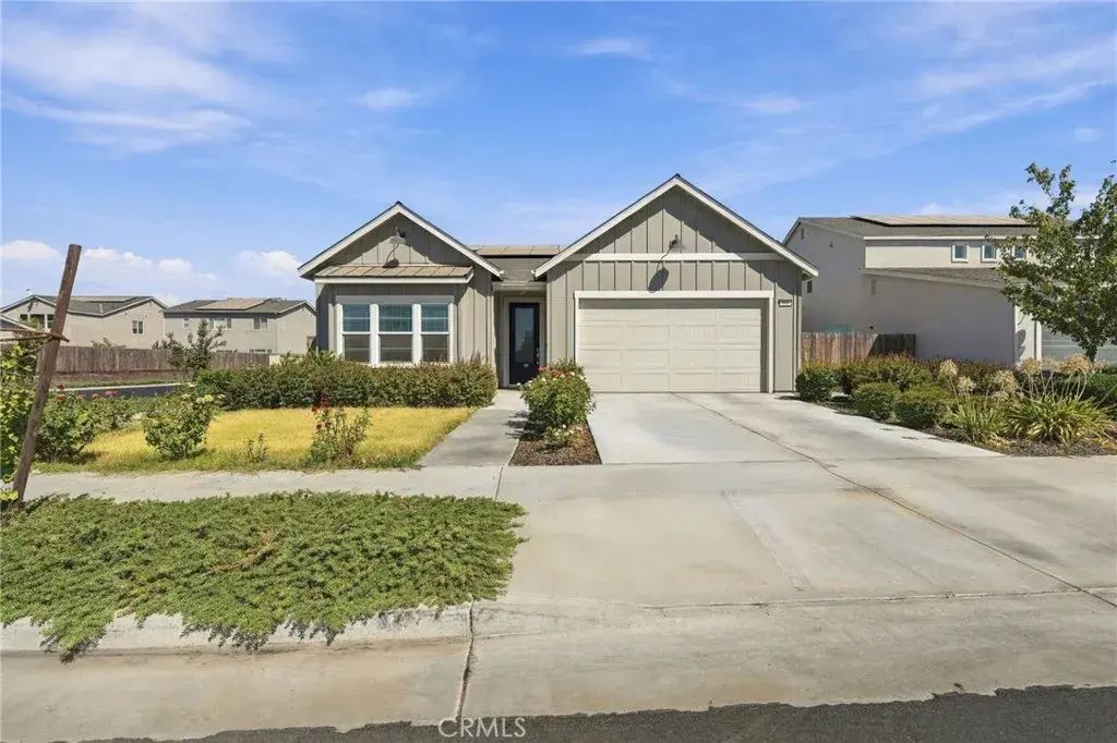 102 E Tyler Avenue, Visalia