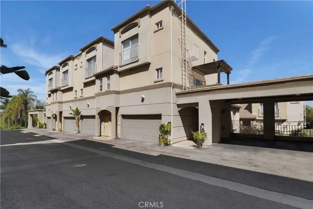 5220 Premiere Hills 222, Woodland Hills