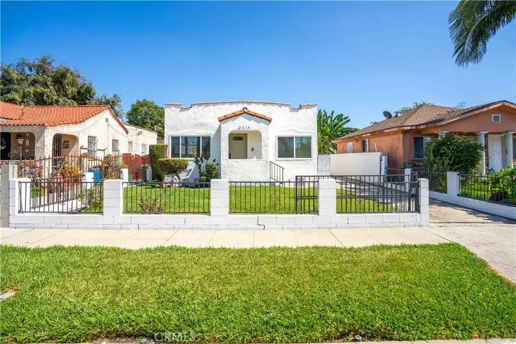 9414 Clovis, Los Angeles