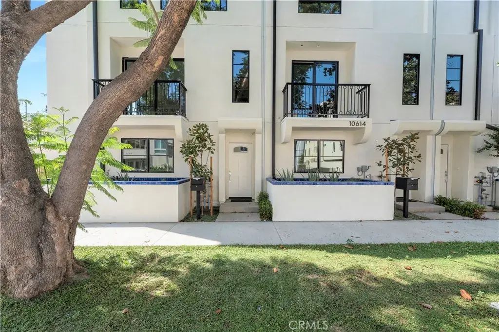 10612 Bloomfield Street, Toluca Lake