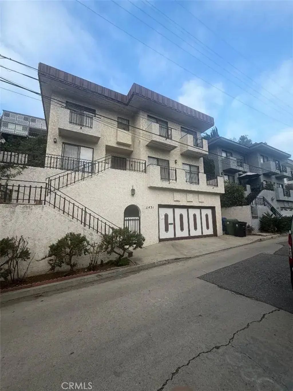 2431 Claremont, Los Angeles