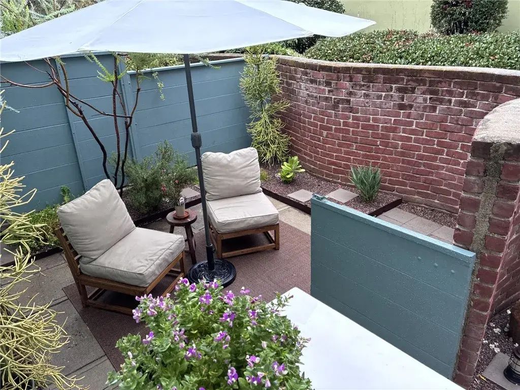 5326 Village Green, Los Angeles