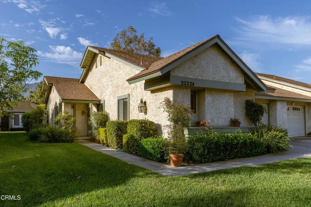 22224 Village 22, Camarillo