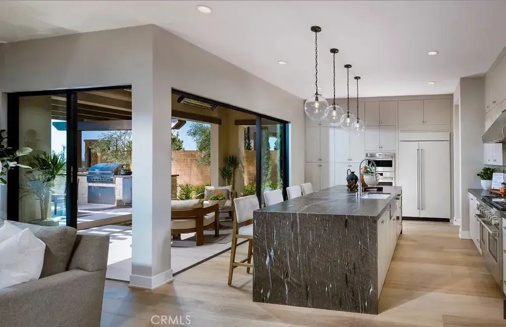 404 Milpas, Irvine