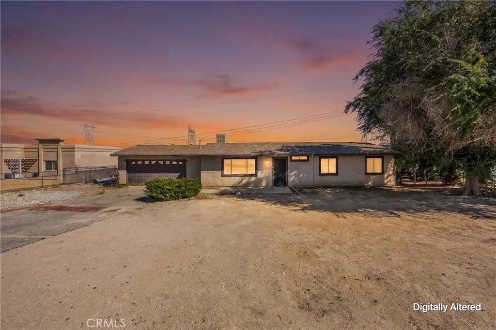16337 Llanada, Victorville