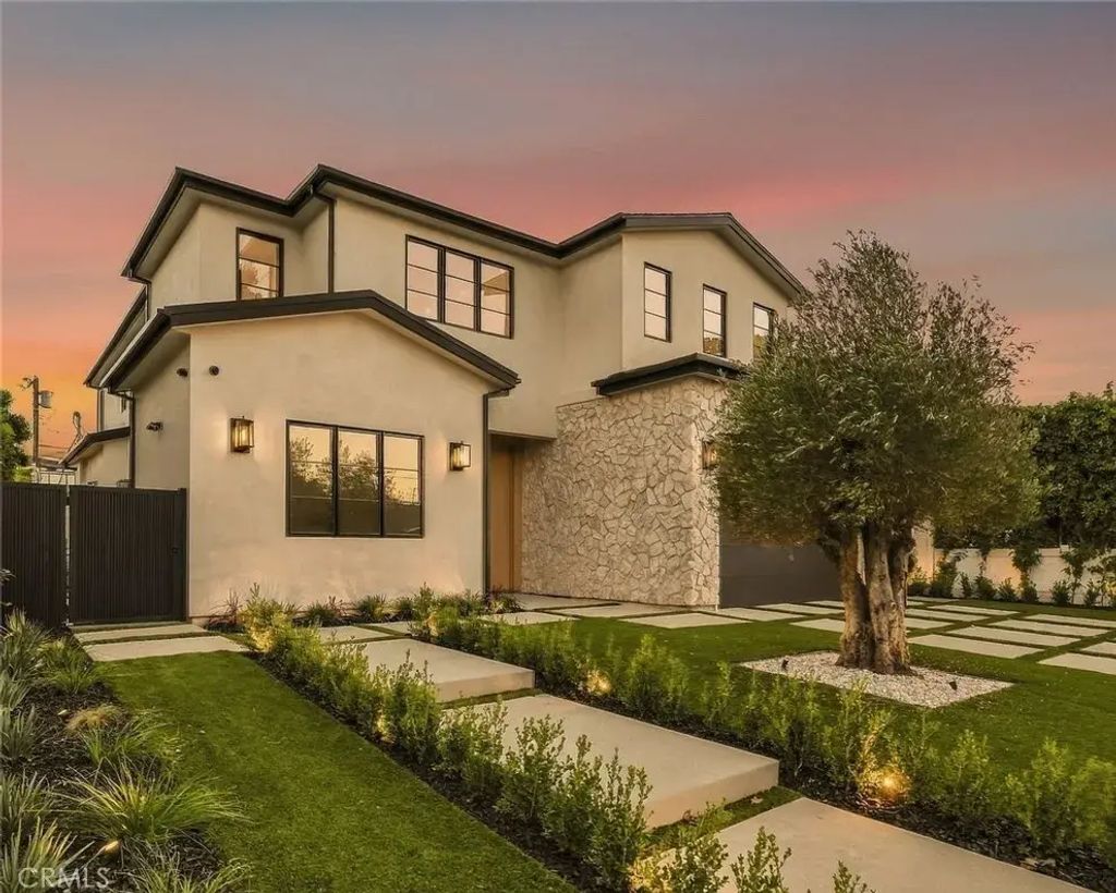 16658 Addison, Encino