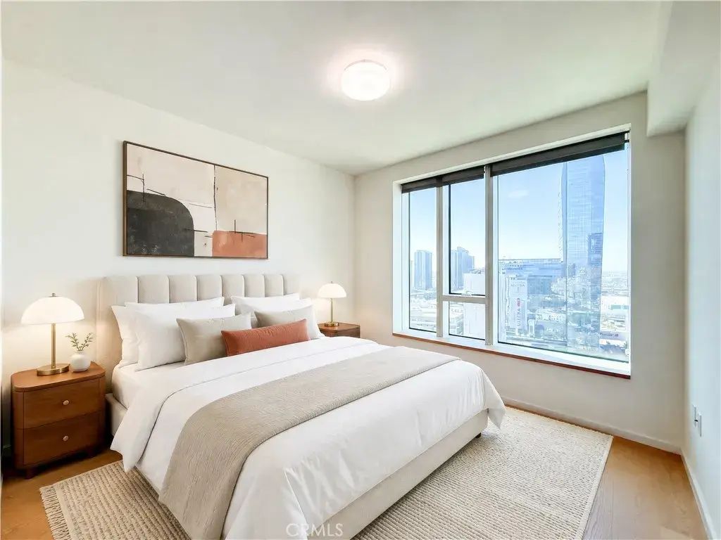889 Francisco 2502, Los Angeles