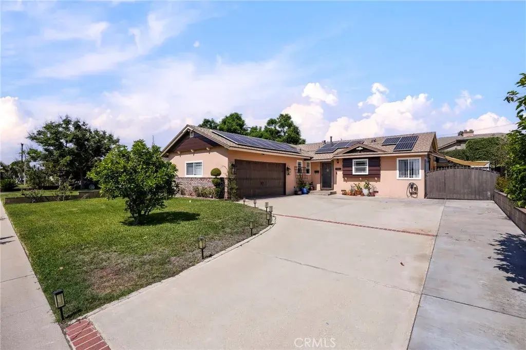 431 E Dexter Street, Covina