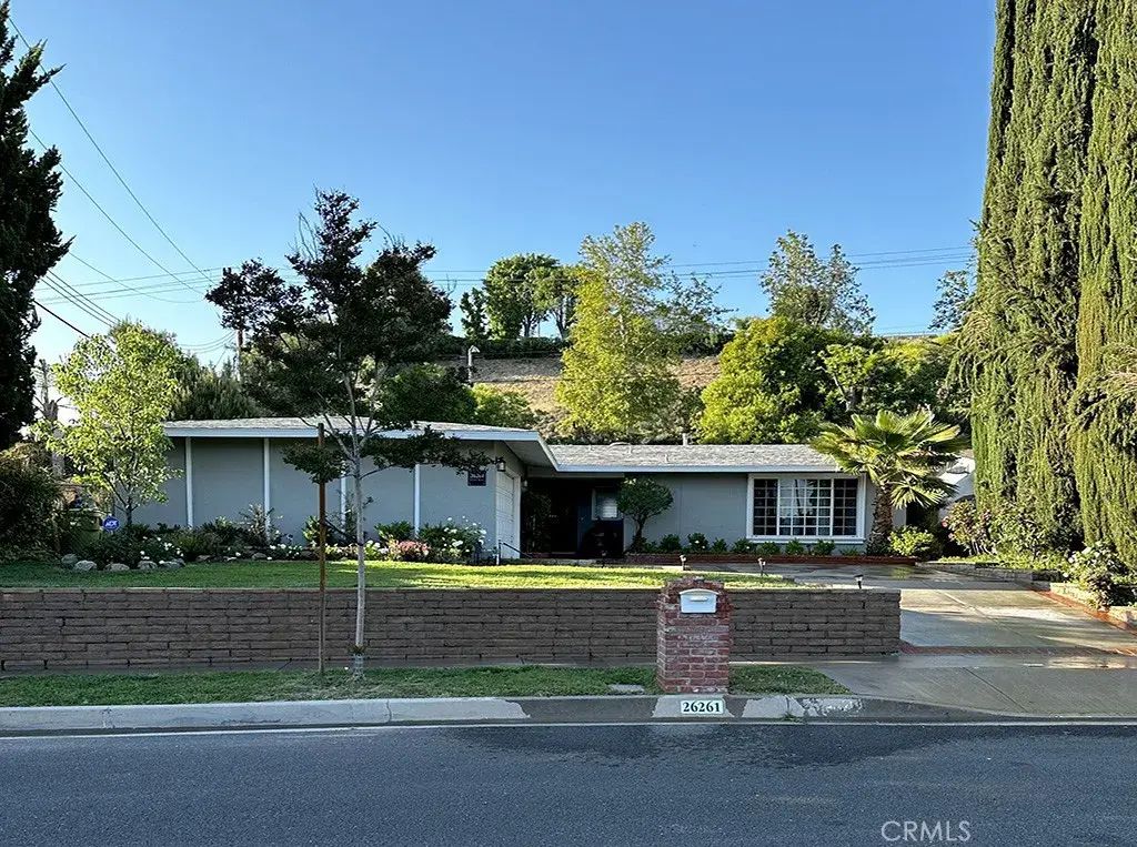 26261 Veva Way, Calabasas