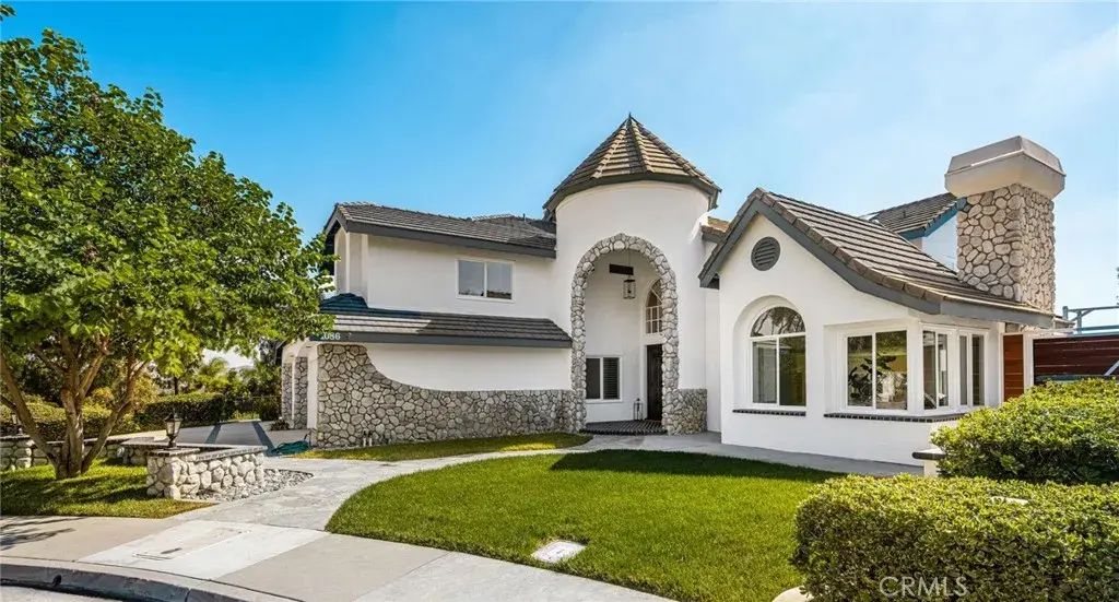 1086 Castlerock, North Tustin