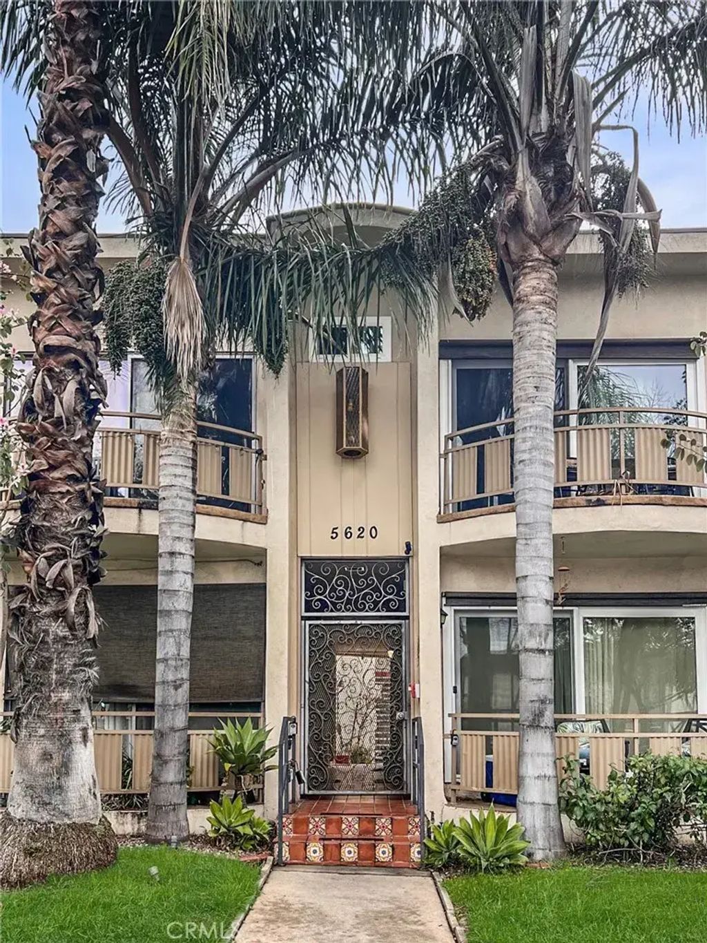 5620 Woodman 5, Valley Glen