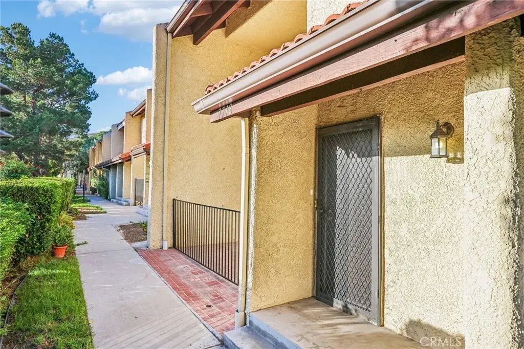 7718 Via Napoli 58, Burbank