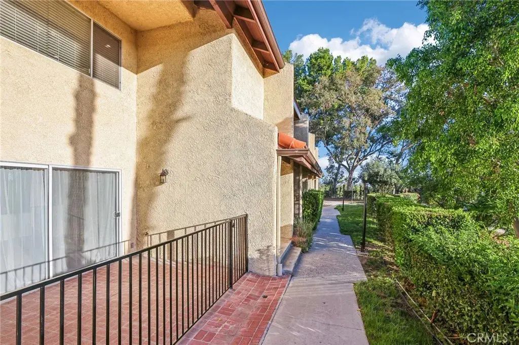 7718 Via Napoli, Burbank