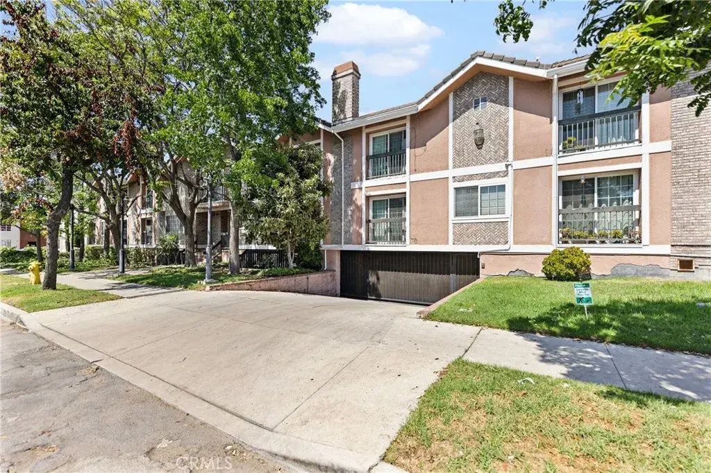 147 W Acacia 122, Glendale