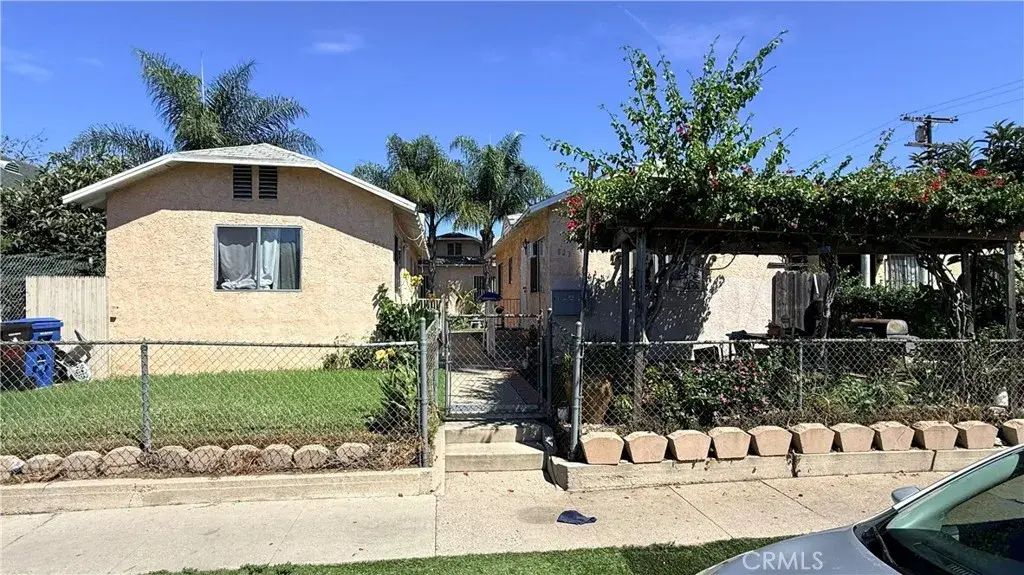 823 W 81st, Los Angeles