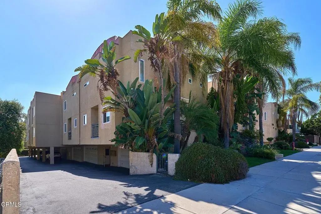 2466 Montrose Avenue 7, Montrose