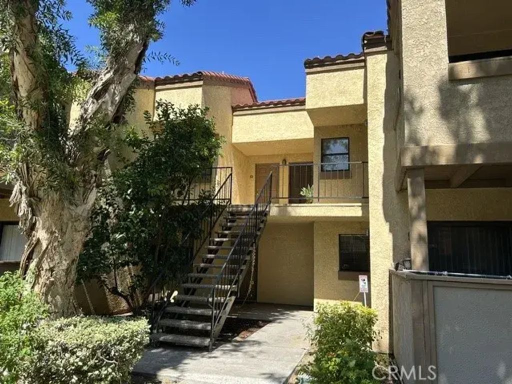 1136 W Blaine 203, Riverside