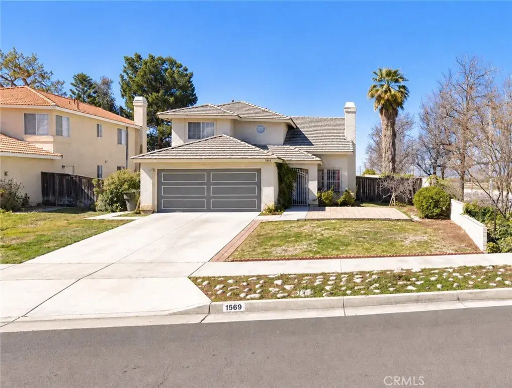 1569 Woodbury, Redlands