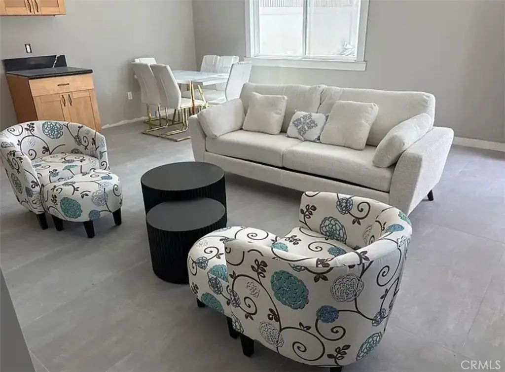 5138 Newcastle, Encino