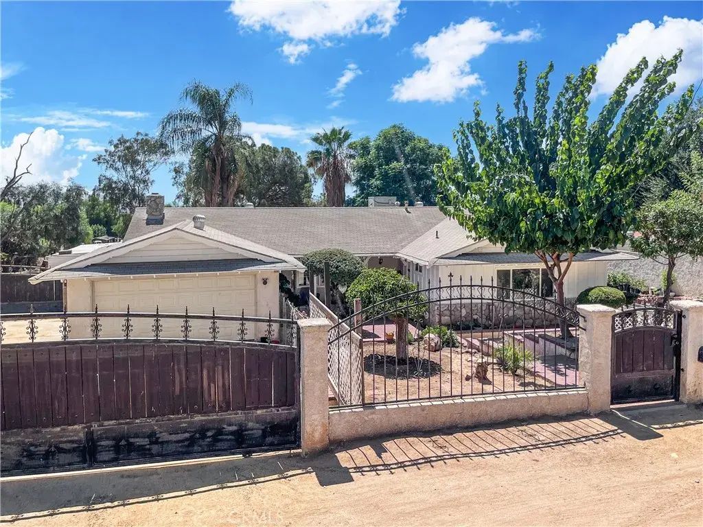 25325 Mountain Cliff, Moreno Valley