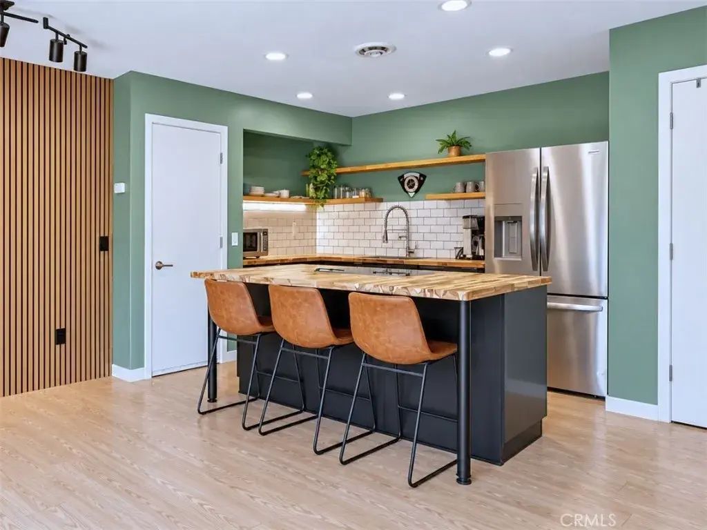 1642 Iowa Street A, Costa Mesa