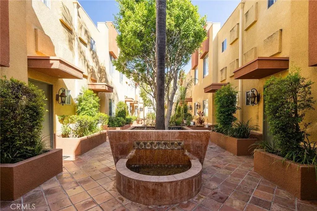 5350 Sepulveda Boulevard, Sherman Oaks