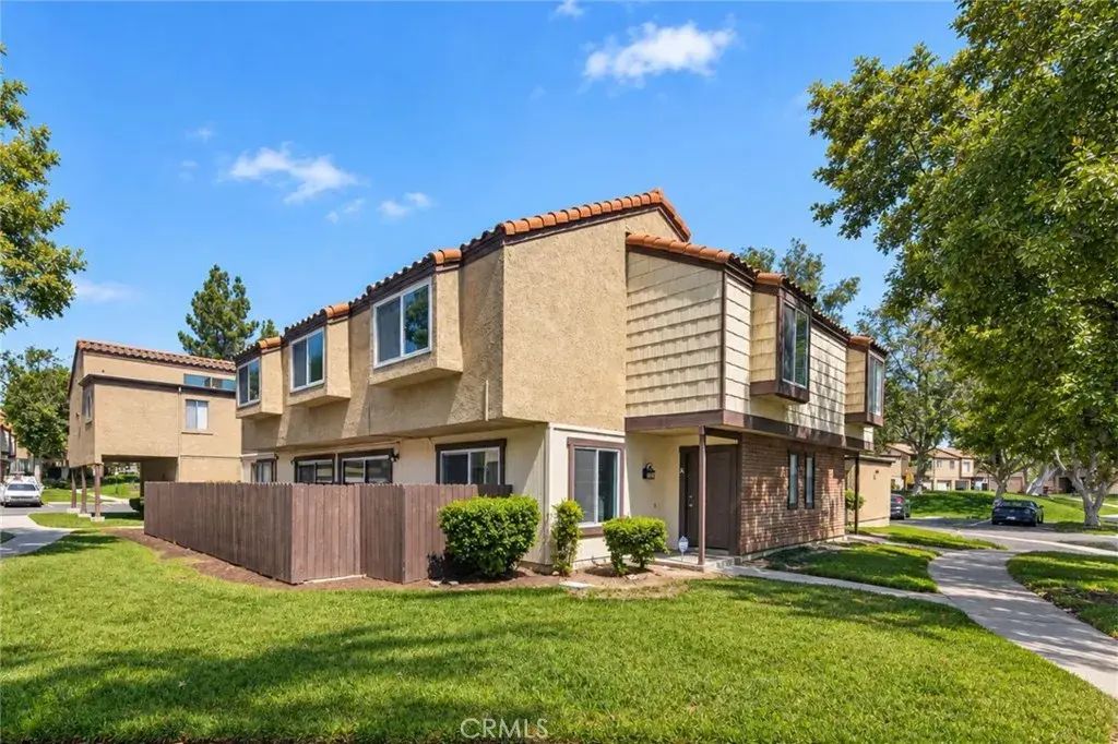 9404 Round Up A, Montclair