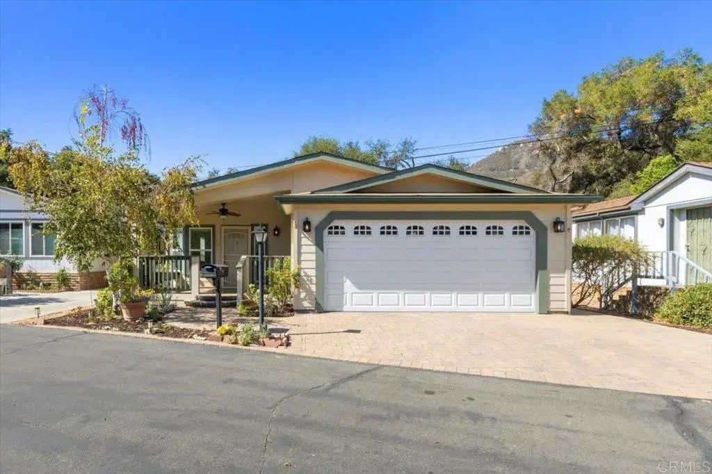 8975 Lawrence Welk Dr 31, Escondido