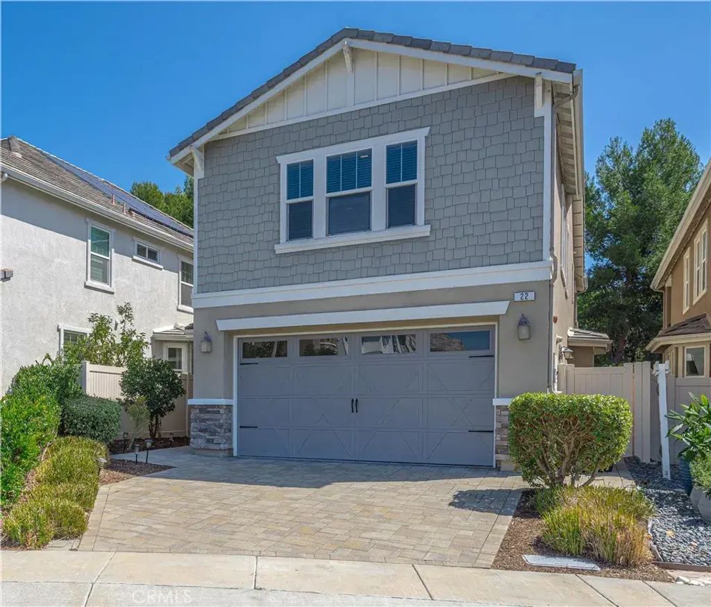 22 Willow Way, Lake Forest