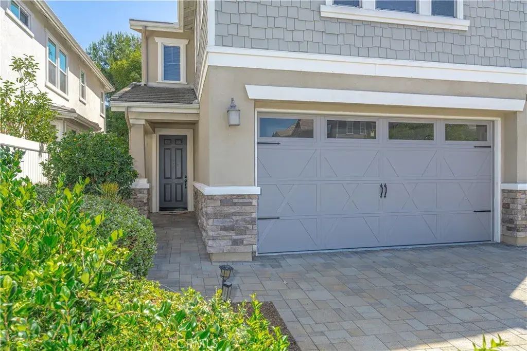 22 Willow Way, Lake Forest