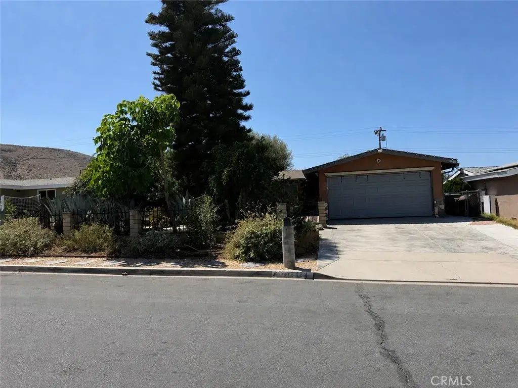 3484 Andover St, Corona