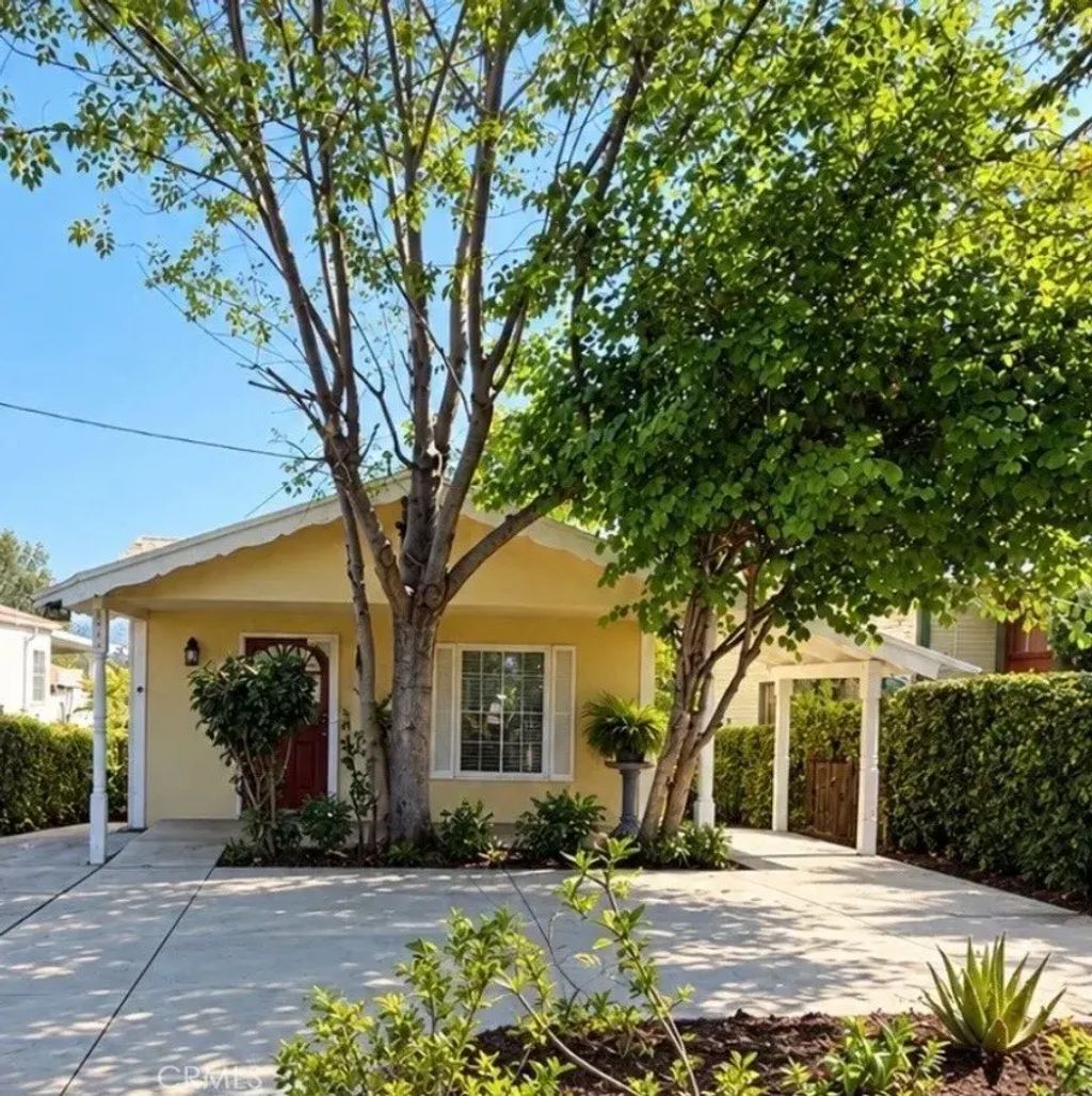 4445 Mont Eagle, Los Angeles