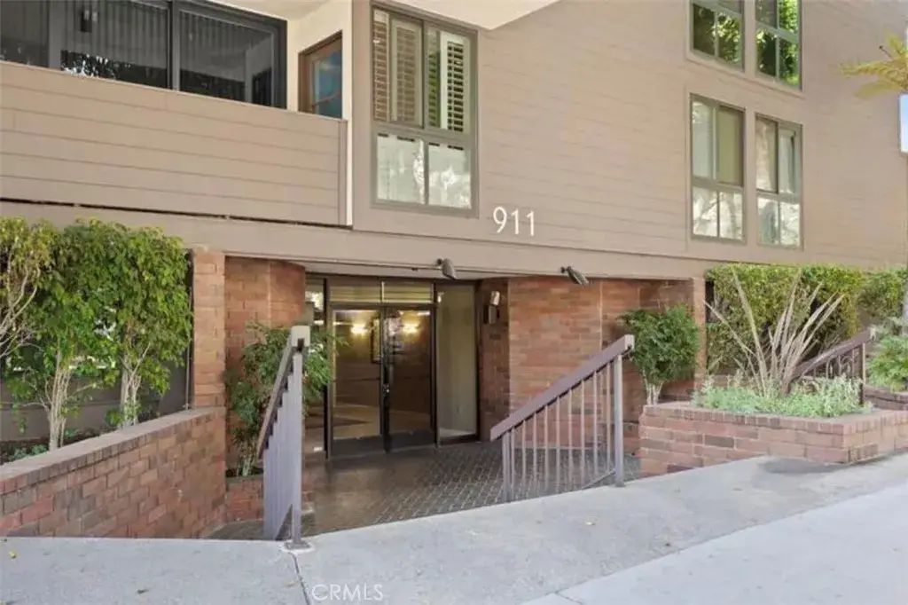 911 N Kings 306, West Hollywood