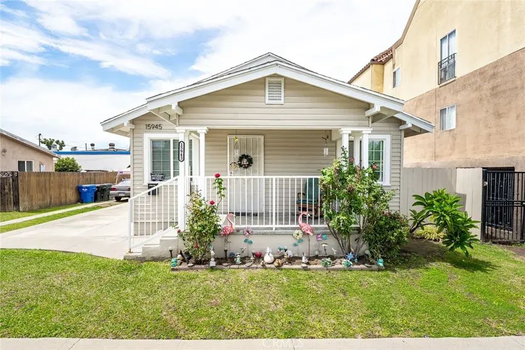 15943 Vermont, Paramount