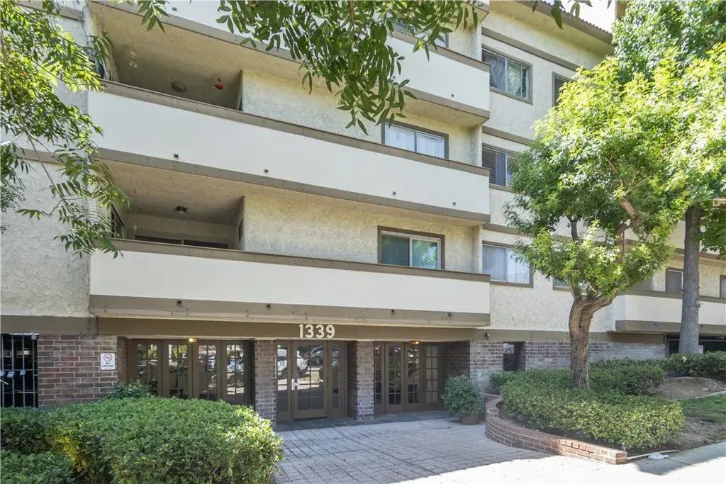 1339 N Columbus 106, Glendale