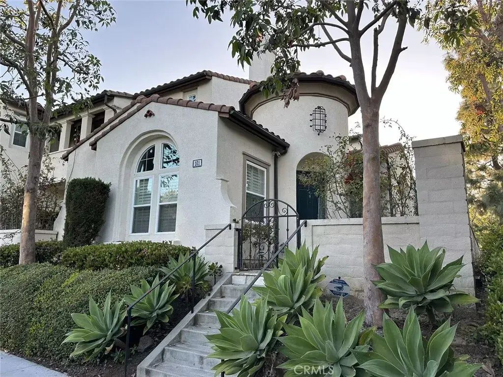 101 Vermillion, Irvine